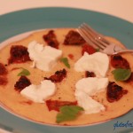 glutenfreier Pfannkuchen mit Tomaten und Mozzarella