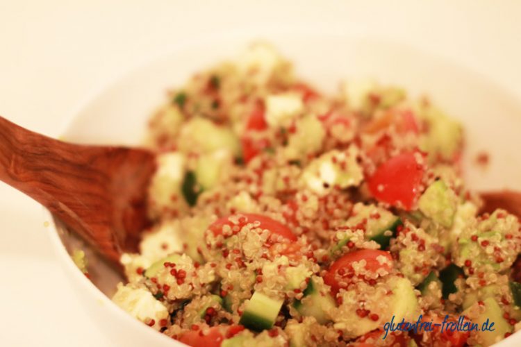 Quinoa Salat mit Avocado und Schafskäse - glutenfrei frollein