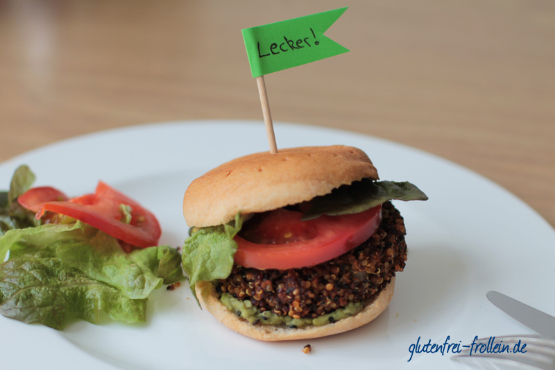 veganer Burger mit Quinoa und Chia, glutenfrei und laktosefrei, auf dem Teller