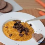 Möhren-Pastinaken-Suppe_auf-dem-Teller