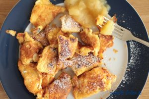 glutenfreier Kaiserschmarrn_auf dem Teller von oben