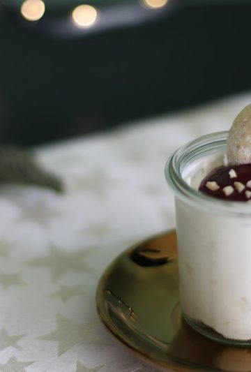 glutenfreie Vanillekipferlcreme_mit goldenem Teller