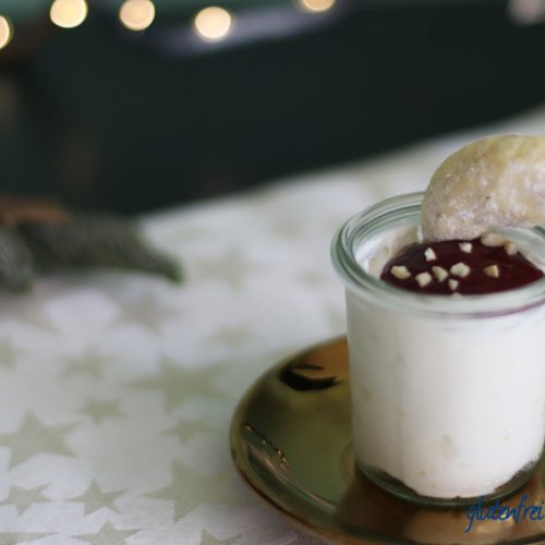 glutenfreie Vanillekipferlcreme_mit goldenem Teller