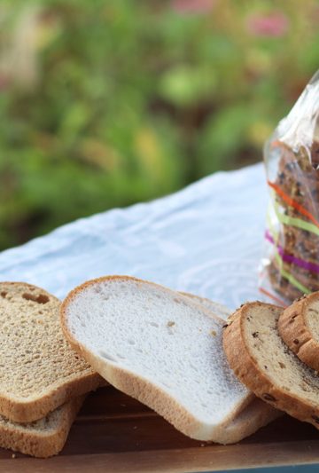 glutenfreies Brot verschiedene Sorten mit Packung_glutenfreie Baeckerei Leo